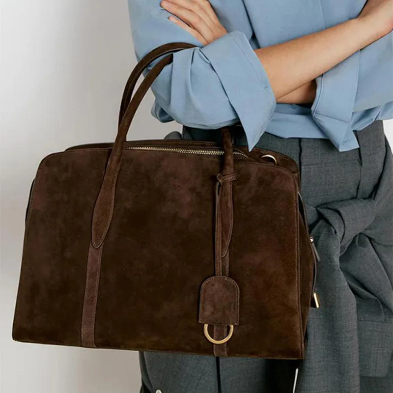 Retro Suede Boston Bag Cow Batch Texture Tote Bag Computer Bag Large Capacity Woman Commuter Handbag Long Shoulder Messenger Bag
Retro Suede Boston Bag Cow Batch Texture Tote Bag Computer Bag Large Capacity Woman Commuter Handbag Long Shoulder Messenger Bag