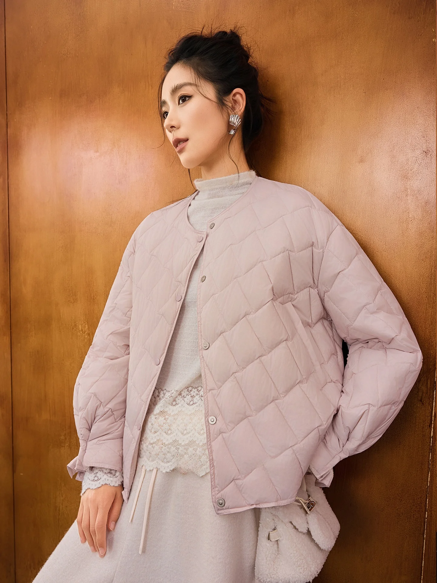 Легкая пуховая куртка Healing Skin, розовая, с 90% белым утиным пухом, повседневная, без капюшона, утепленная, теплая, короткая, на одной пуговице
Легкая пуховая куртка Healing Skin, розовая, с 90% белым утиным пухом, повседневная, без капюшона, утепленная, теплая, короткая, на одной пуговице