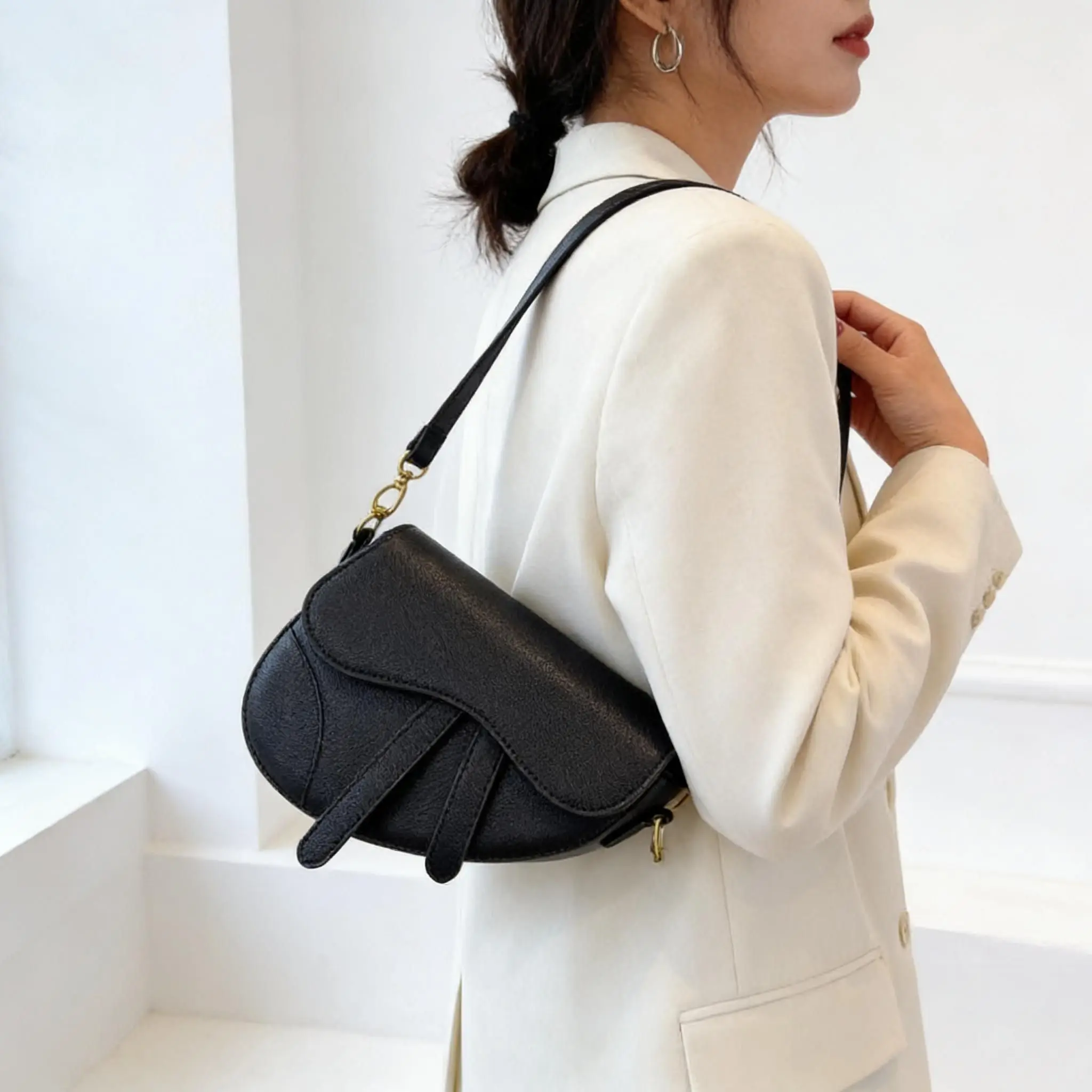 Women's Fashion High-End Multifunctional Shoulder Bag Luxury Crossbody Saddle Bag
Women's Fashion High-End Multifunctional Shoulder Bag Luxury Crossbody Saddle Bag