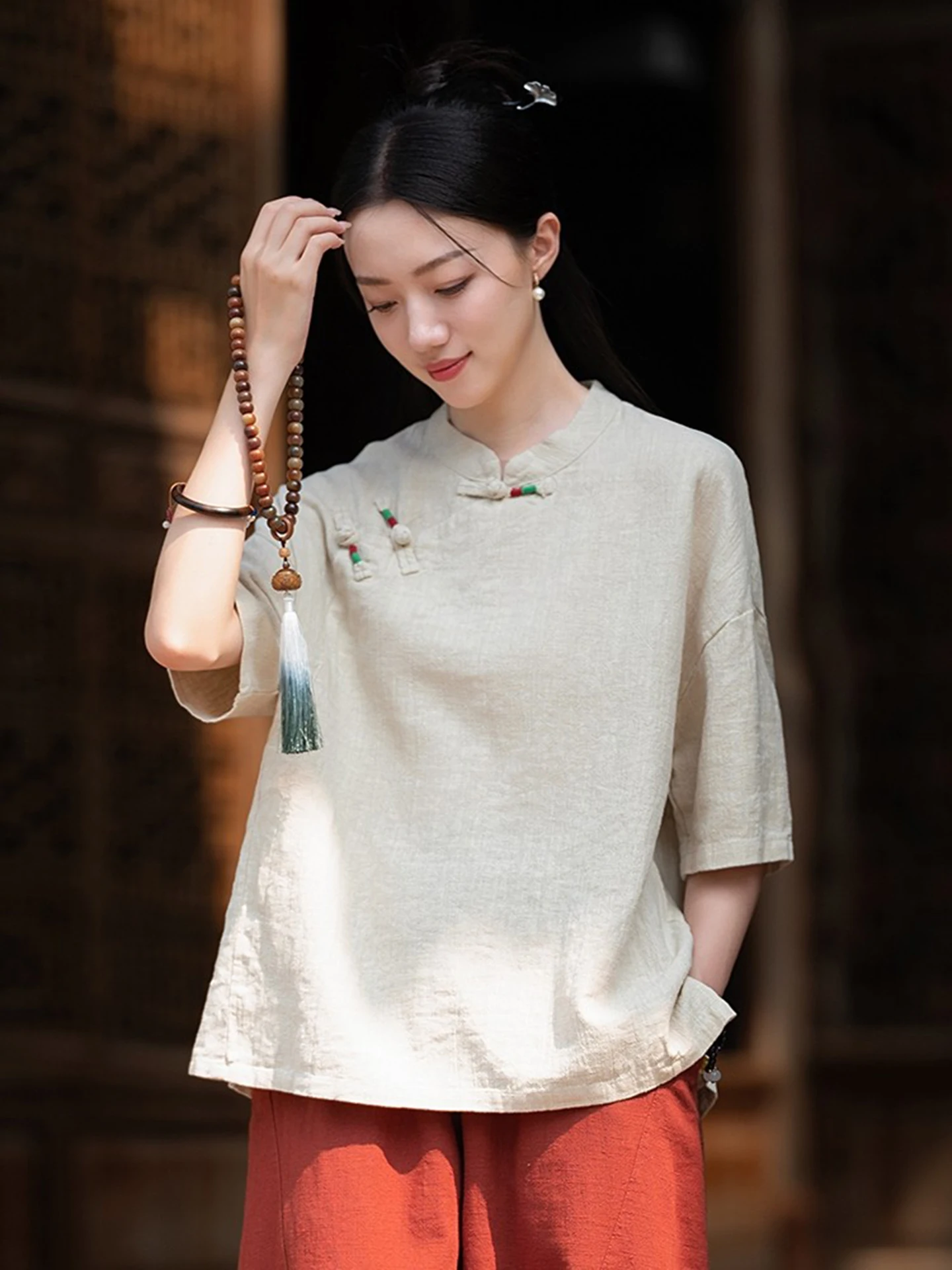 Retro Cotton Linen Women's Shirt Short Sleeve Stand Collar Button New Chinese Style Loose Asymmetrical Zen Tea Costume Shirt
Retro Cotton Linen Women's Shirt Short Sleeve Stand Collar Button New Chinese Style Loose Asymmetrical Zen Tea Costume Shirt