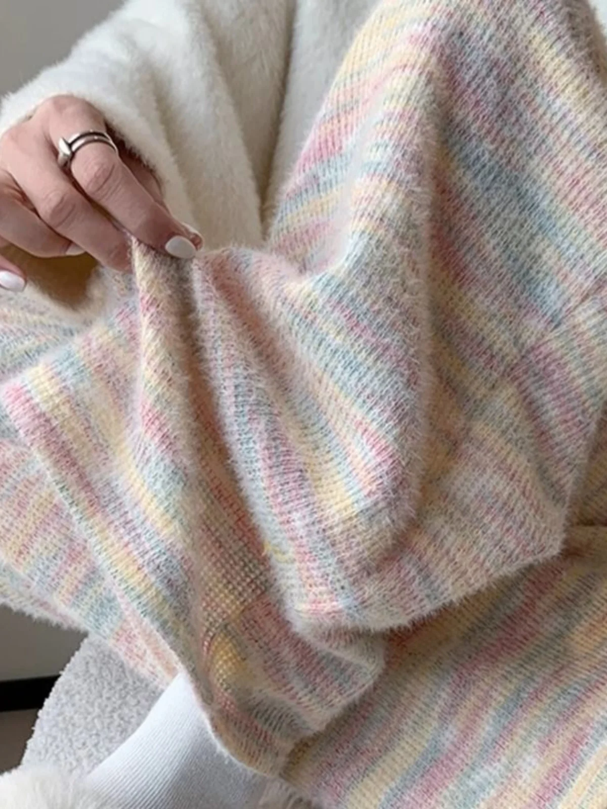 Really Beautiful Rainbow Striped Fur Lined Wide Leg Pants Women's Thick Warm Knitted Trousers for Autumn And Winter
Really Beautiful Rainbow Striped Fur Lined Wide Leg Pants Women's Thick Warm Knitted Trousers for Autumn And Winter