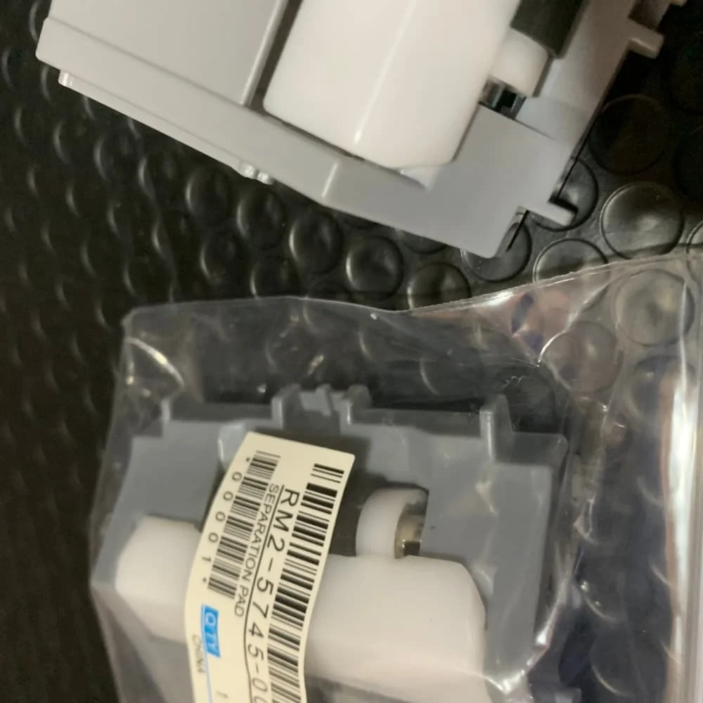 RM2-5745-000 F2A68-67913 для HP M402 M403 M426 M427 M501 M506 M507 M527 M528 M304 M305 M329 M40 M428 Разделительный ролик 
RM2-5745-000 F2A68-67913 для HP M402 M403 M426 M427 M501 M506 M507 M527 M528 M304 M305 M329 M40 M428 Разделительный ролик
