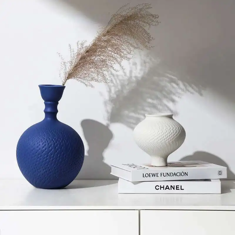 home simple white Klein blue ceramic vase decoration home model room decoration utensils
home simple white Klein blue ceramic vase decoration home model room decoration utensils