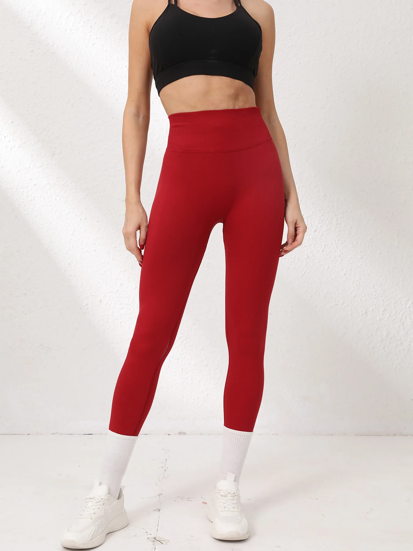 Женские брюки для йоги персиковой формы с высокой талией, поднимающие бедра, укороченные брюки для фитнеса и одежда для йоги.
Женские брюки для йоги персиковой формы с высокой талией, поднимающие бедра, укороченные брюки для фитнеса и одежда для йоги.