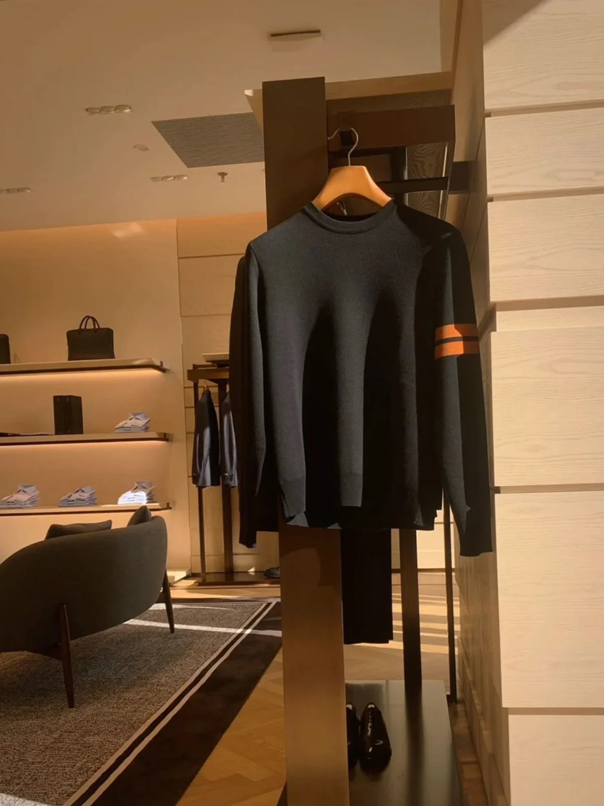 Italian Luxury round Neck Sweatshirt Men's Casual Leisure Silk Cloud Sensation Air Layer Fabric Fall Season Gift Bag Packaging
Italian Luxury round Neck Sweatshirt Men's Casual Leisure Silk Cloud Sensation Air Layer Fabric Fall Season Gift Bag Packaging
