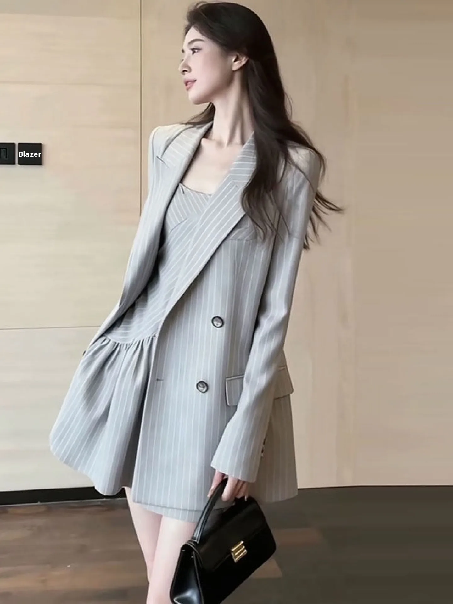 Spring Season plus Size Women's Suiting Dress Set Striped Jacket And Dress Casual Fashion Mature Style High Waist Trousers
Spring Season plus Size Women's Suiting Dress Set Striped Jacket And Dress Casual Fashion Mature Style High Waist Trousers