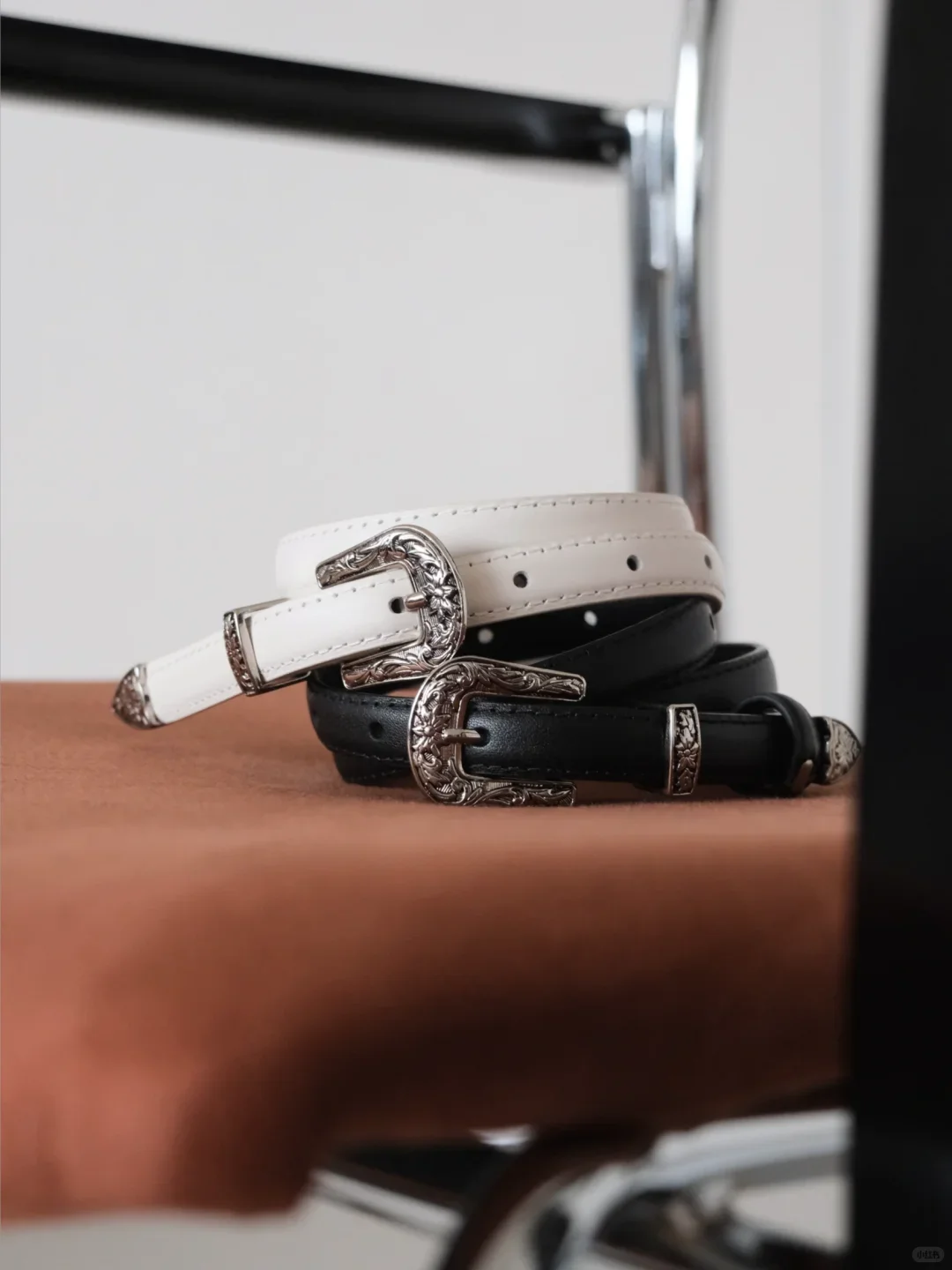 Vintage Women Thin Belt Silver Metal Buckle Adjustable Belts High Quality Leather Ladies Waistband for Dress Jeans
Vintage Women Thin Belt Silver Metal Buckle Adjustable Belts High Quality Leather Ladies Waistband for Dress Jeans