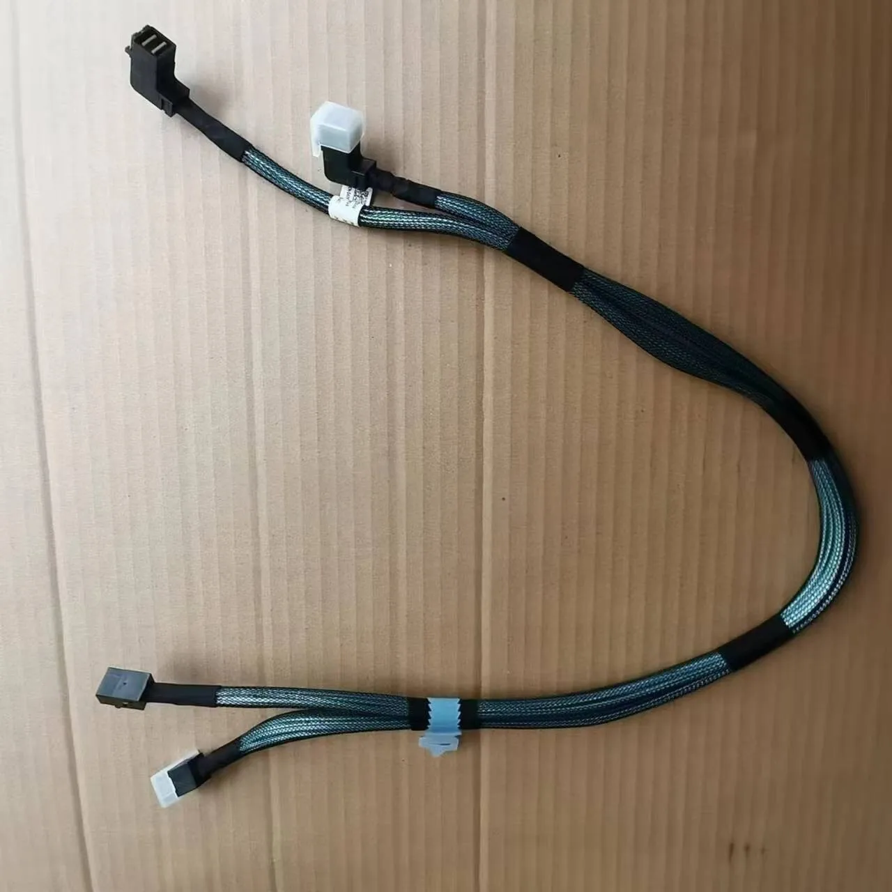 For DeII R940 Server Powered Backplane Signal SAS Cable JM6HP 47FV4 NMRWR FH049
For DeII R940 Server Powered Backplane Signal SAS Cable JM6HP 47FV4 NMRWR FH049