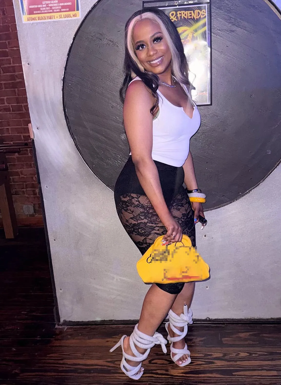 Stylish Lady Sexy U Neck Ribbed Crop Top 2026 Summer Women Sleeveless Y2K Streetwear Solid Color Casual Club Tank Tops
Stylish Lady Sexy U Neck Ribbed Crop Top 2026 Summer Women Sleeveless Y2K Streetwear Solid Color Casual Club Tank Tops