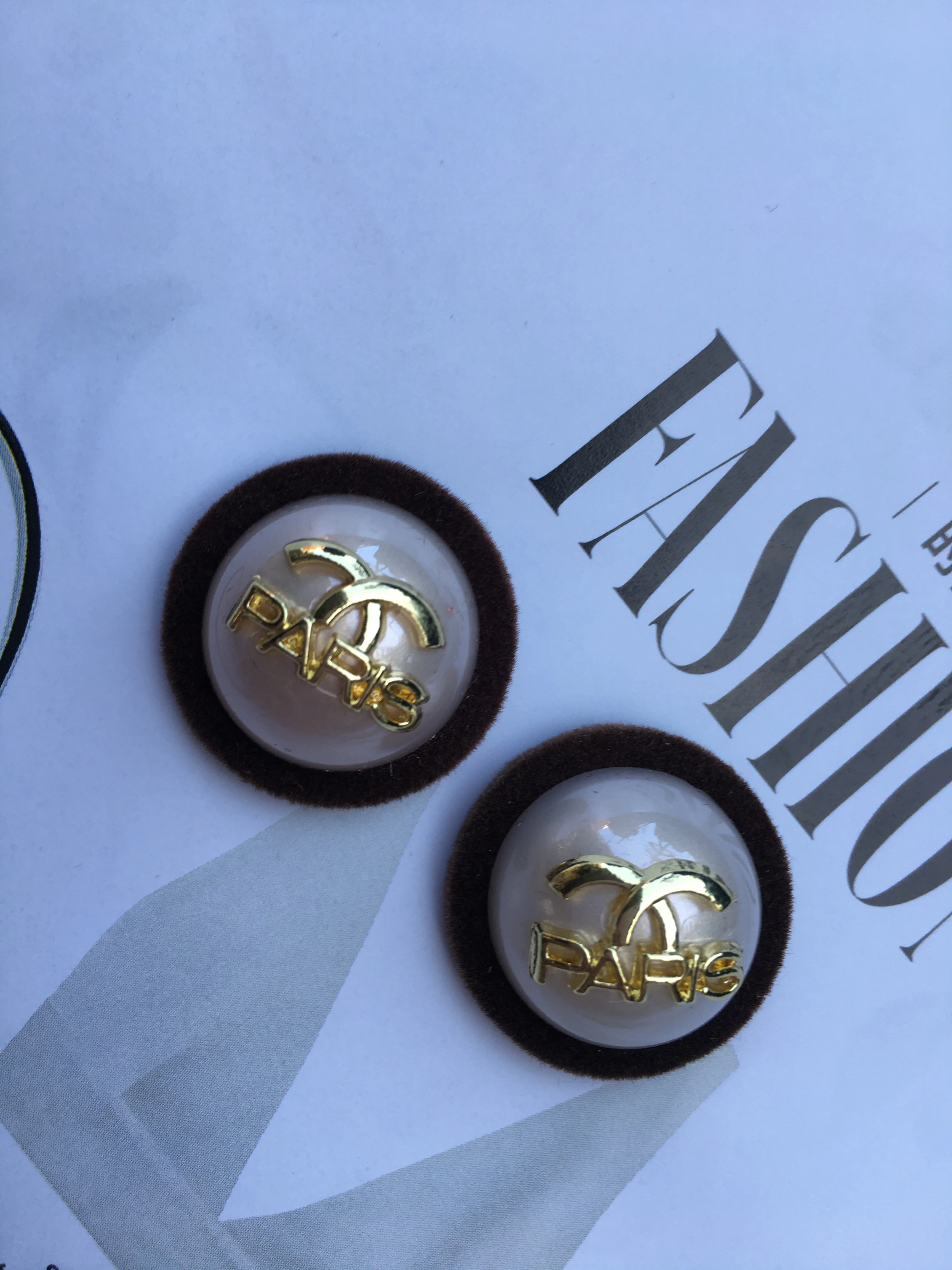 Popular European and American circular elegant earrings, luxury ear studs, street ear accessories for everyday dinner parties
Popular European and American circular elegant earrings, luxury ear studs, street ear accessories for everyday dinner parties