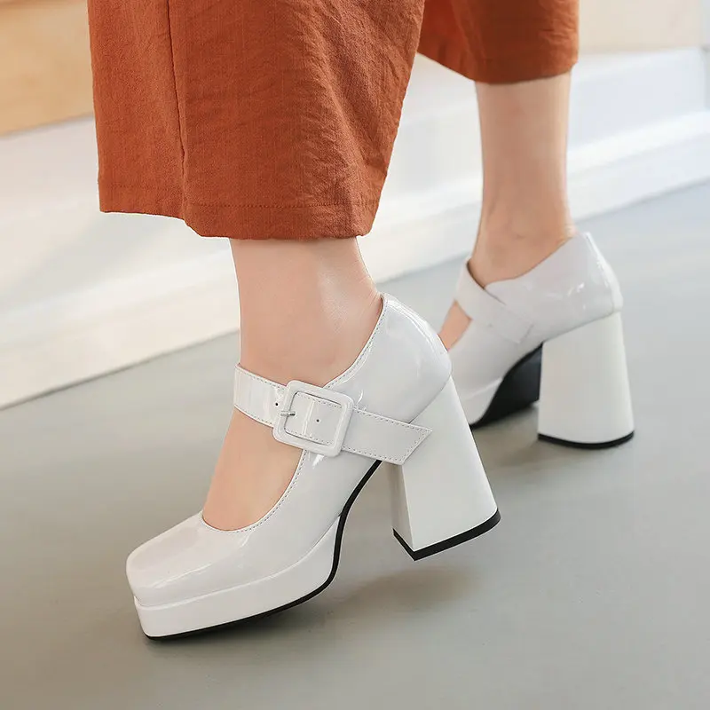 New Versatile Small Leather Shoes with Thick Heels and Square Head High Heels, Large Black, Red, and White Women's High Heels
New Versatile Small Leather Shoes with Thick Heels and Square Head High Heels, Large Black, Red, and White Women's High Heels