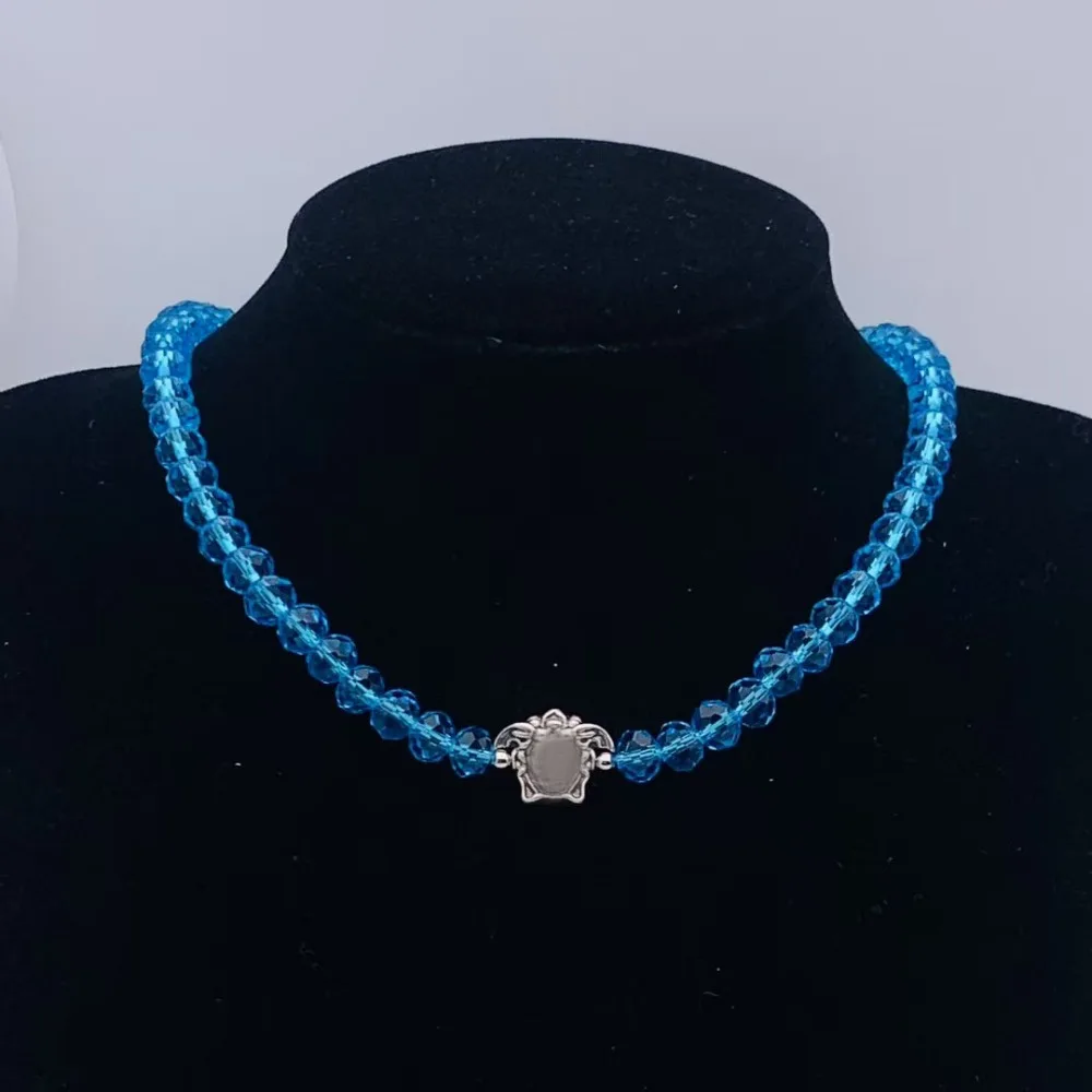 2025 New Paper Pattern Man Avatar Necklace Court Neck Chain Popular Retro Collarbone Chain
2025 New Paper Pattern Man Avatar Necklace Court Neck Chain Popular Retro Collarbone Chain