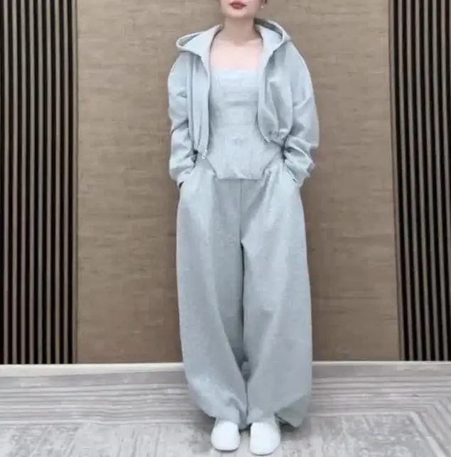 2025 Autumn/Winter New Women's Fashion Casual Sportswear Fashion Simple Loose Three Piece Set Women's Clothing
2025 Autumn/Winter New Women's Fashion Casual Sportswear Fashion Simple Loose Three Piece Set Women's Clothing