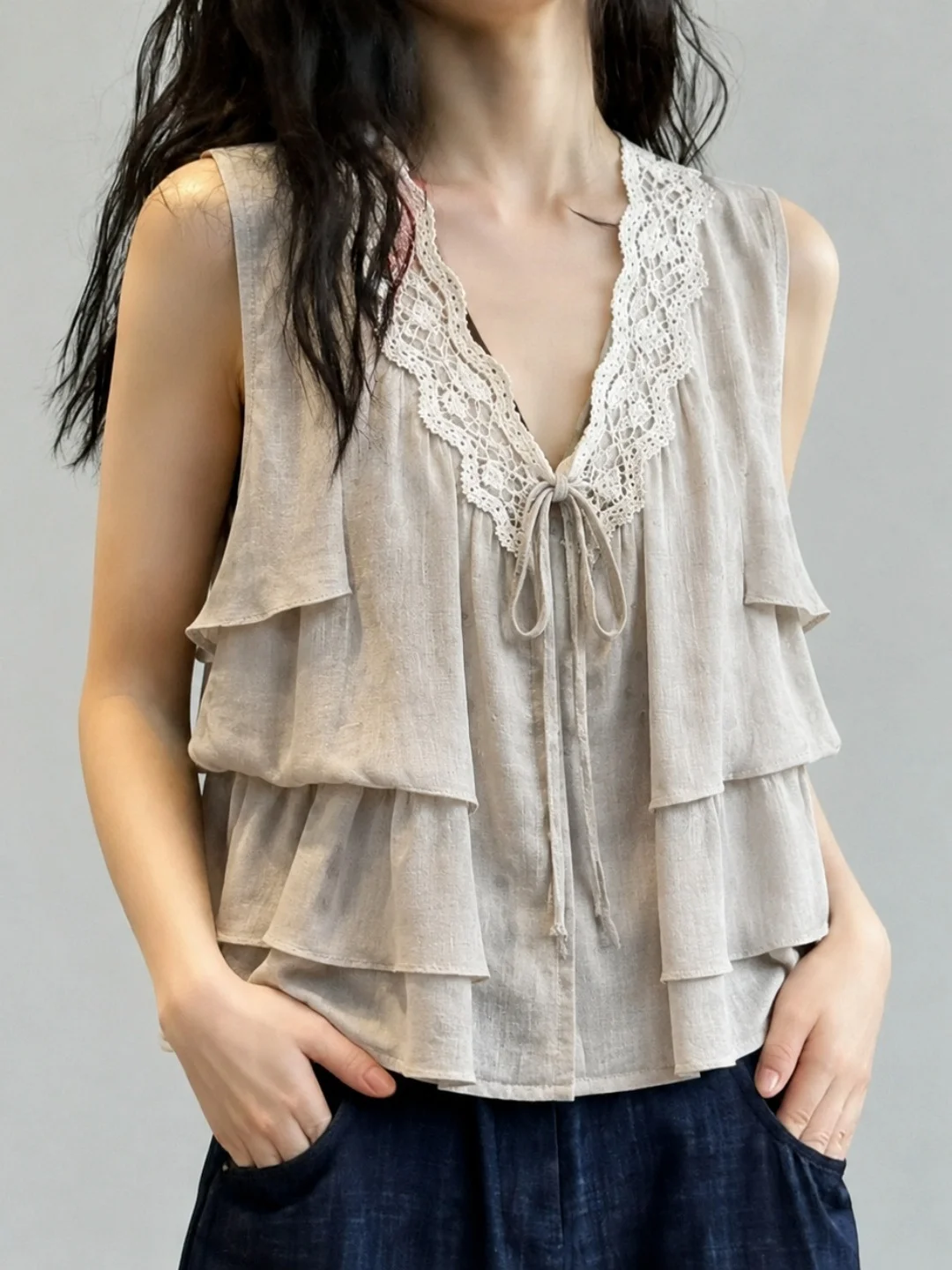 Elegant Lace Splice Slim Fit Sleeveless Vest V-Neck Design Summer Trendy Top for Women Commute Style Straight Cut Bridesmaid
Elegant Lace Splice Slim Fit Sleeveless Vest V-Neck Design Summer Trendy Top for Women Commute Style Straight Cut Bridesmaid