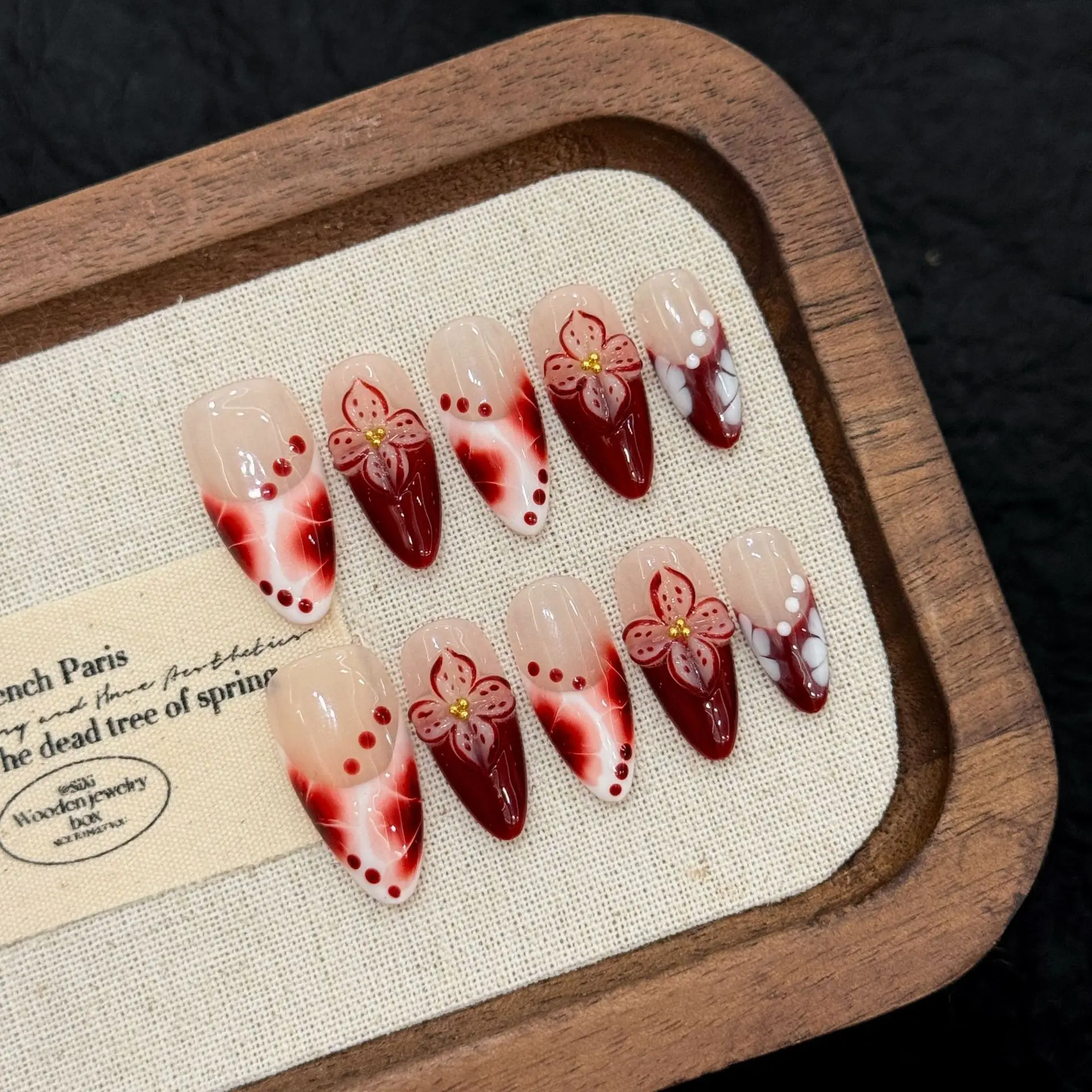 10pcs Handmade Press on Nails Red 3D Hand-carved Flowers Design Fake Nails Wearable Detachable European French Almond False Nail
10pcs Handmade Press on Nails Red 3D Hand-carved Flowers Design Fake Nails Wearable Detachable European French Almond False Nail