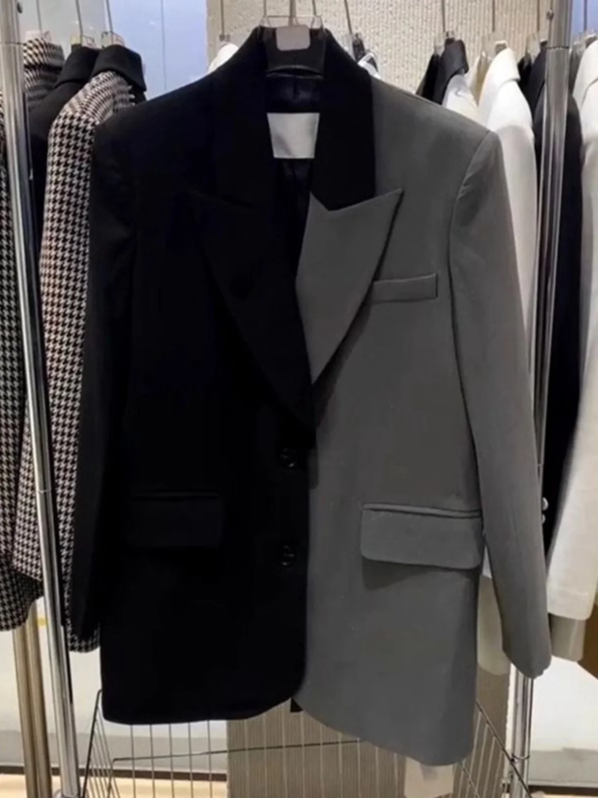 plus Size Women's Suit Jacket 300 Pounds Color Block Oversized Autumn Winter High Quality Small Western Style Long Sleeve Coat
plus Size Women's Suit Jacket 300 Pounds Color Block Oversized Autumn Winter High Quality Small Western Style Long Sleeve Coat