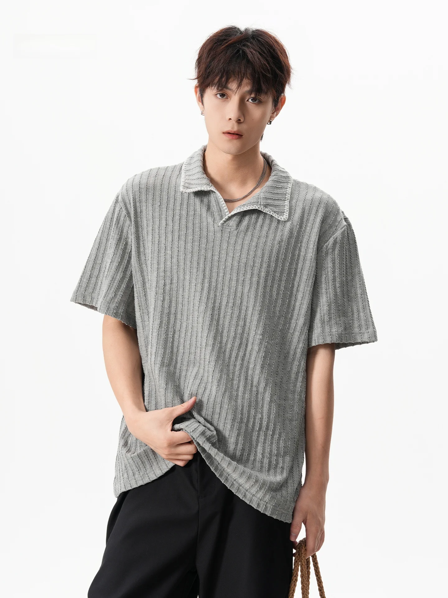 WMNM American Retro Texture irt ort Sve Men Summer High Knit T-irt V-Ne Casual Top Trendy Loose Fit Urban Fas...
WMNM American Retro Texture irt ort Sve Men Summer High Knit T-irt V-Ne Casual Top Trendy Loose Fit Urban Fas...