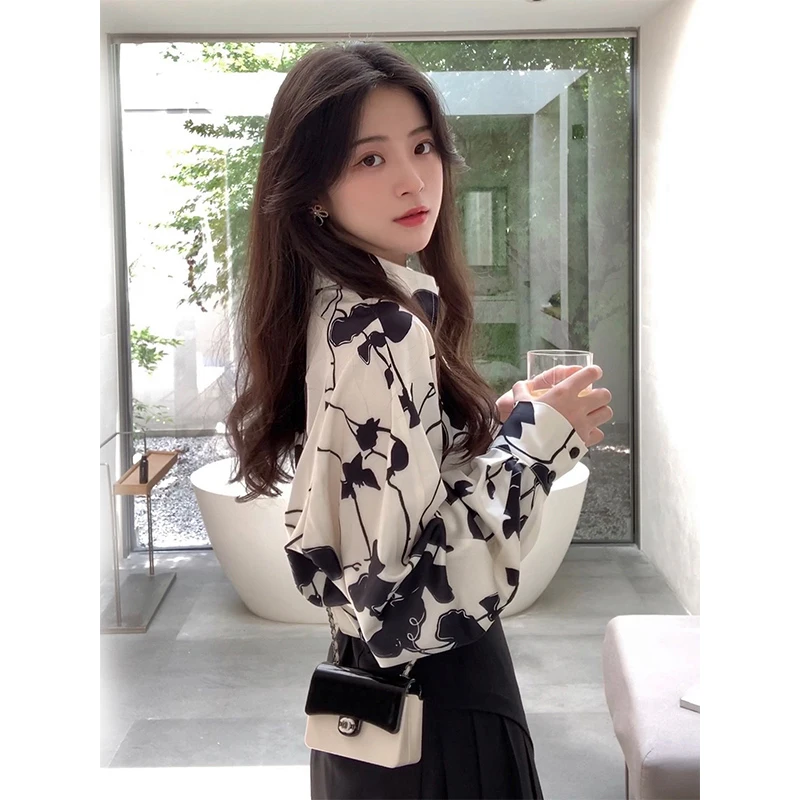 Женская рубашка с длинным рукавом и цветочным принтом в стиле ретро, на пуговицах, для весны и осени, легкая, прямого кроя, для повседневной носки
Женская рубашка с длинным рукавом и цветочным принтом в стиле ретро, на пуговицах, для весны и осени, легкая, прямого кроя, для повседневной носки