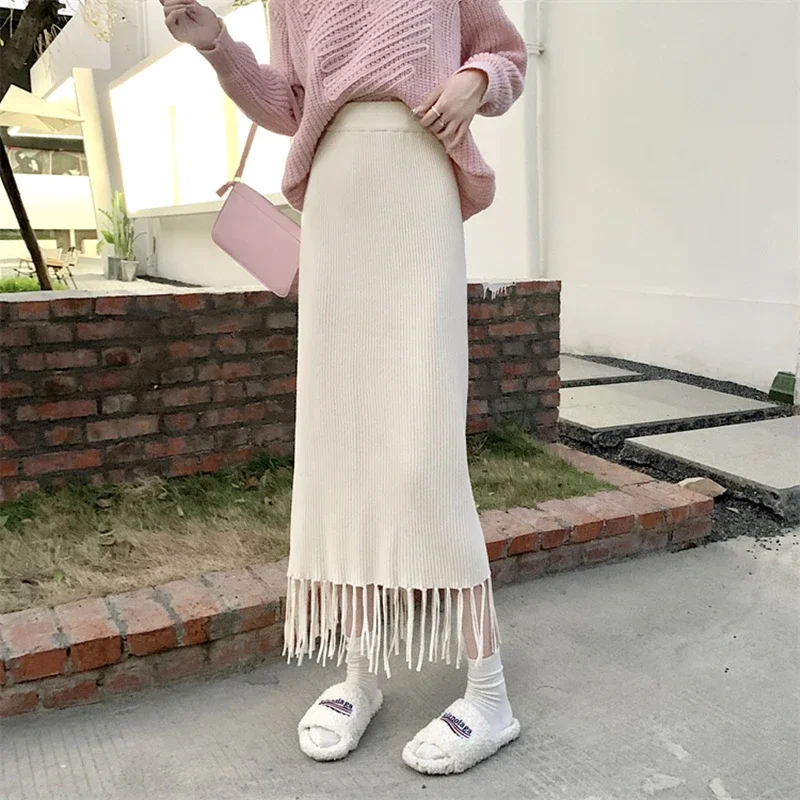 2024 New Autumn Winter Women High Waist Slim Long Skirt High Quality Fashion Tassel Hem Solid Color Knitted Skirt
2024 New Autumn Winter Women High Waist Slim Long Skirt High Quality Fashion Tassel Hem Solid Color Knitted Skirt