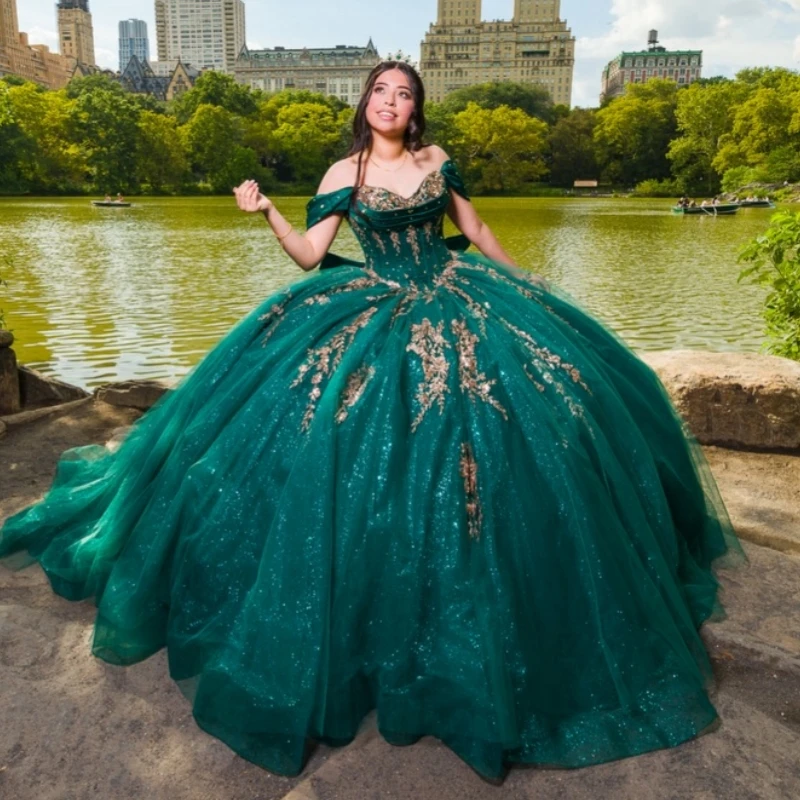 Dark Green Shiny Quinceanera Dresses Gold Applique Beading Crystal Bow Tull Party Birthday Princess Off The Shoulder Sweet 16
Dark Green Shiny Quinceanera Dresses Gold Applique Beading Crystal Bow Tull Party Birthday Princess Off The Shoulder Sweet 16