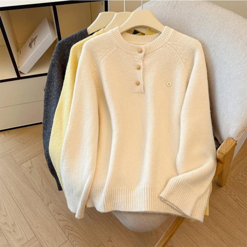 Seoulish, элегантный однотонный свободный женский свитер, новинка 2025, осень-зима, с длинным рукавом и круглым вырезом, корейский повседневный пуловер на пуговицах, женский
Seoulish, элегантный однотонный свободный женский свитер, новинка 2025, осень-зима, с длинным рукавом и круглым вырезом, корейский повседневный пуловер на пуговицах, женский