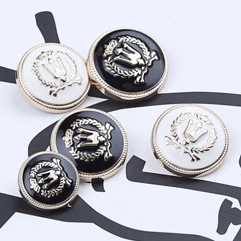 10pcs British Style Badge Suit Round Metal Button Sewing Accessories Tweed Trench Coat Coat Jacket Hand Sewing Button
10pcs British Style Badge Suit Round Metal Button Sewing Accessories Tweed Trench Coat Coat Jacket Hand Sewing Button