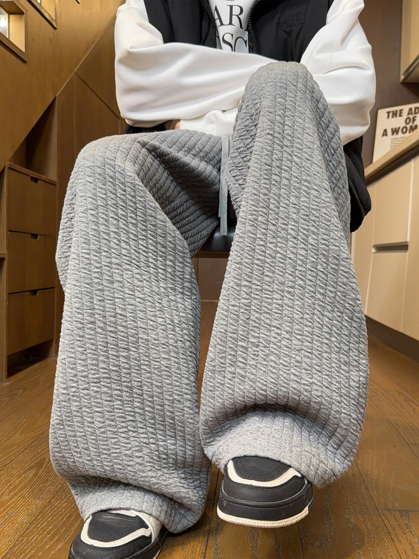 Мужские хлопковые брюки Thiened, теплые зимние прямые свободные широкие брюки, повседневные брюки с ощущением текстуры для повседневного использования
Мужские хлопковые брюки Thiened, теплые зимние прямые свободные широкие брюки, повседневные брюки с ощущением текстуры для повседневного использования