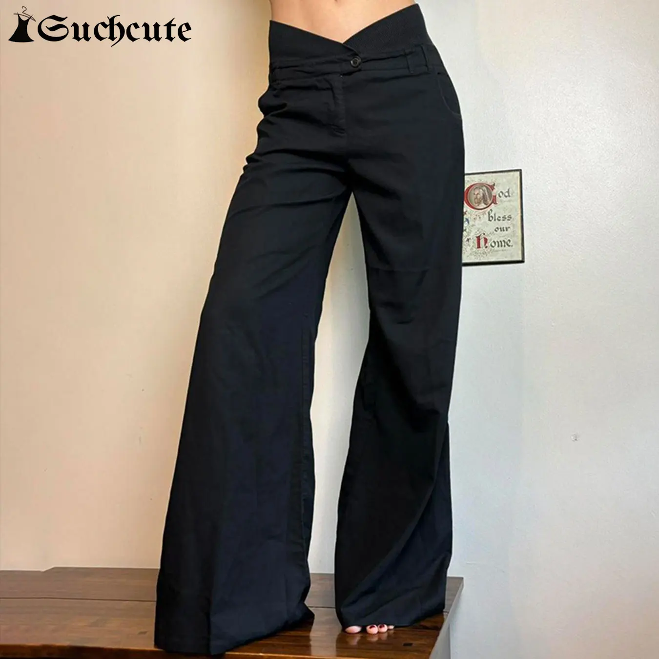 SUCHCUTE Fashion Black V Waistband Woven Pants Women's Low-Waist Casual Loose Trousers Streetwear Wide-legged Pants 2025 Clothes
SUCHCUTE Fashion Black V Waistband Woven Pants Women's Low-Waist Casual Loose Trousers Streetwear Wide-legged Pants 2025 Clothes