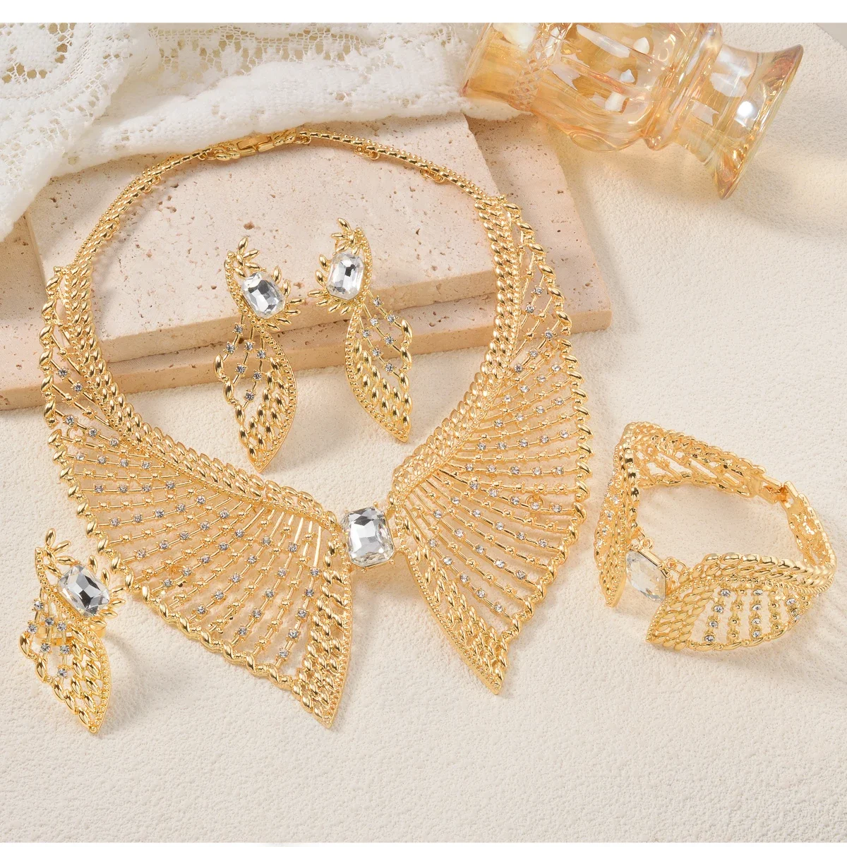 Italy Gold Plated Women Jewelry Set Classic Design Necklace Earring Bracelet And Ring 4PCS Set Jewelry Wedding Party
Italy Gold Plated Women Jewelry Set Classic Design Necklace Earring Bracelet And Ring 4PCS Set Jewelry Wedding Party