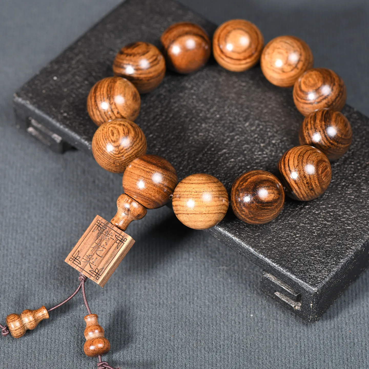 Black Rosewood 2.0 Square Tag Gourd Style Buddhist Bead Bracelets for Men Women Couples Meditation Play Jewelry Gifts
Black Rosewood 2.0 Square Tag Gourd Style Buddhist Bead Bracelets for Men Women Couples Meditation Play Jewelry Gifts