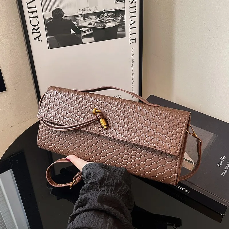 Popular Classic Women's Handbag in Genuine Leather Luxury Brand Design Famous Designer Touch Modern Appeal
Popular Classic Women's Handbag in Genuine Leather Luxury Brand Design Famous Designer Touch Modern Appeal