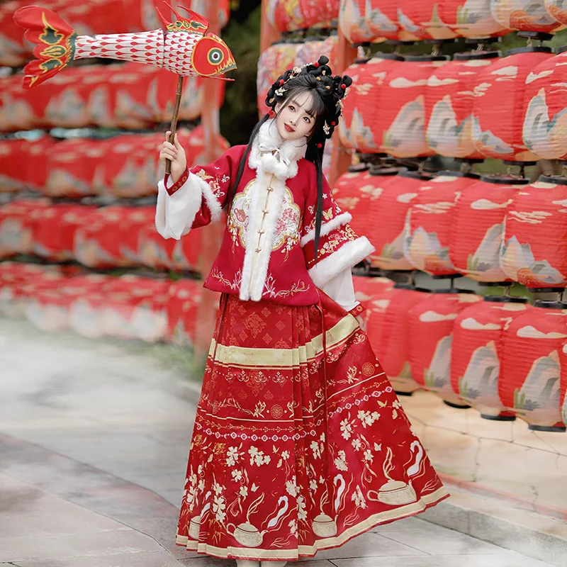 233-Original Ming Dynasty Hanfu Women's Winter Ancient Costume with Thick Velvet and Horse Face Skirt New Year's Worship Set
233-Original Ming Dynasty Hanfu Women's Winter Ancient Costume with Thick Velvet and Horse Face Skirt New Year's Worship Set