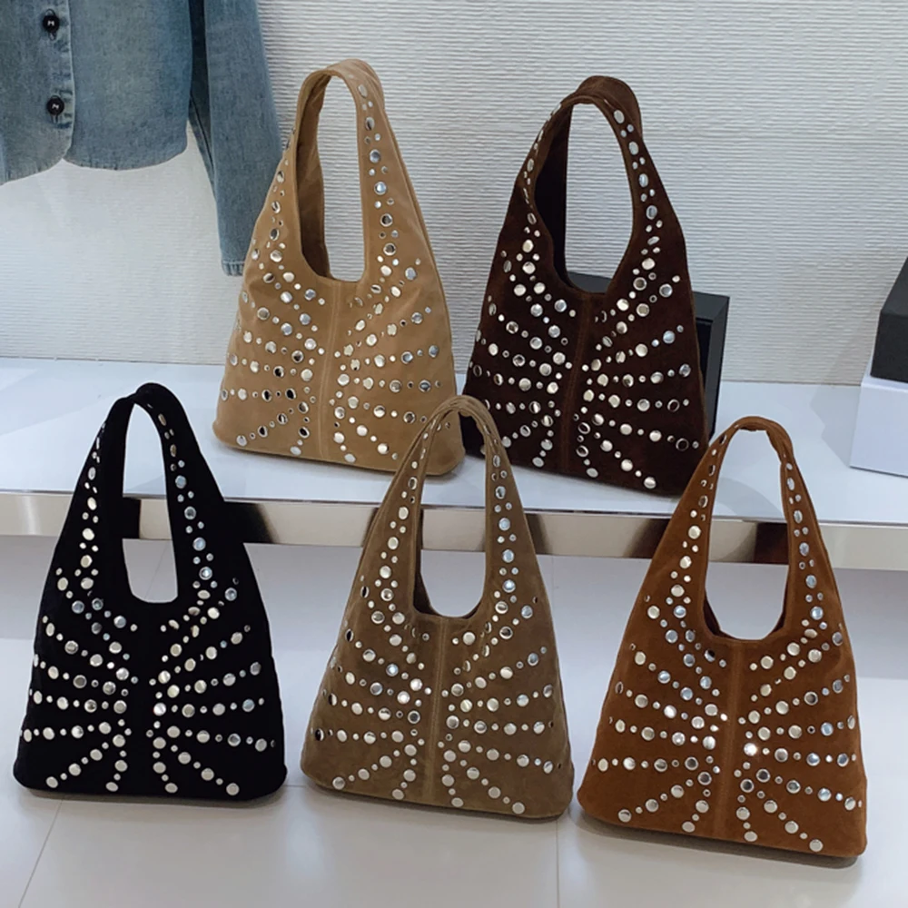 Квадратная сумка большой вместимости для женщин, новинка 2023 года, дизайн с заклепками, пригородная большая сумка, винтажная универсальная большая сумка на одно плечо 
Квадратная сумка большой вместимости для женщин, новинка 2023 года, дизайн с заклепками, пригородная большая сумка, винтажная универсальная большая сумка на одно плечо