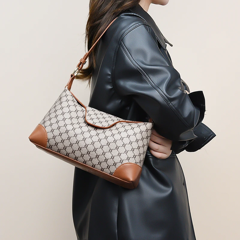 Famous women's crossbody bag, high-quality handbag, trendy zipper shoulder bag with luxurious adjustable shoulder strap
Famous women's crossbody bag, high-quality handbag, trendy zipper shoulder bag with luxurious adjustable shoulder strap