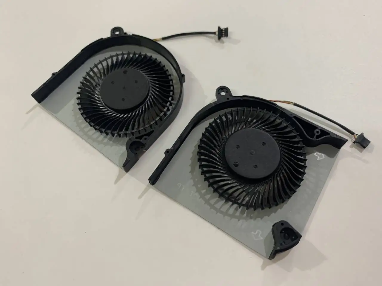 Laptop CPU+GPU Cooling Fan for Acer Nitro AN515-43 AN515-54 AN517-51 AN715-51 AN715-74G
Laptop CPU+GPU Cooling Fan for Acer Nitro AN515-43 AN515-54 AN517-51 AN715-51 AN715-74G