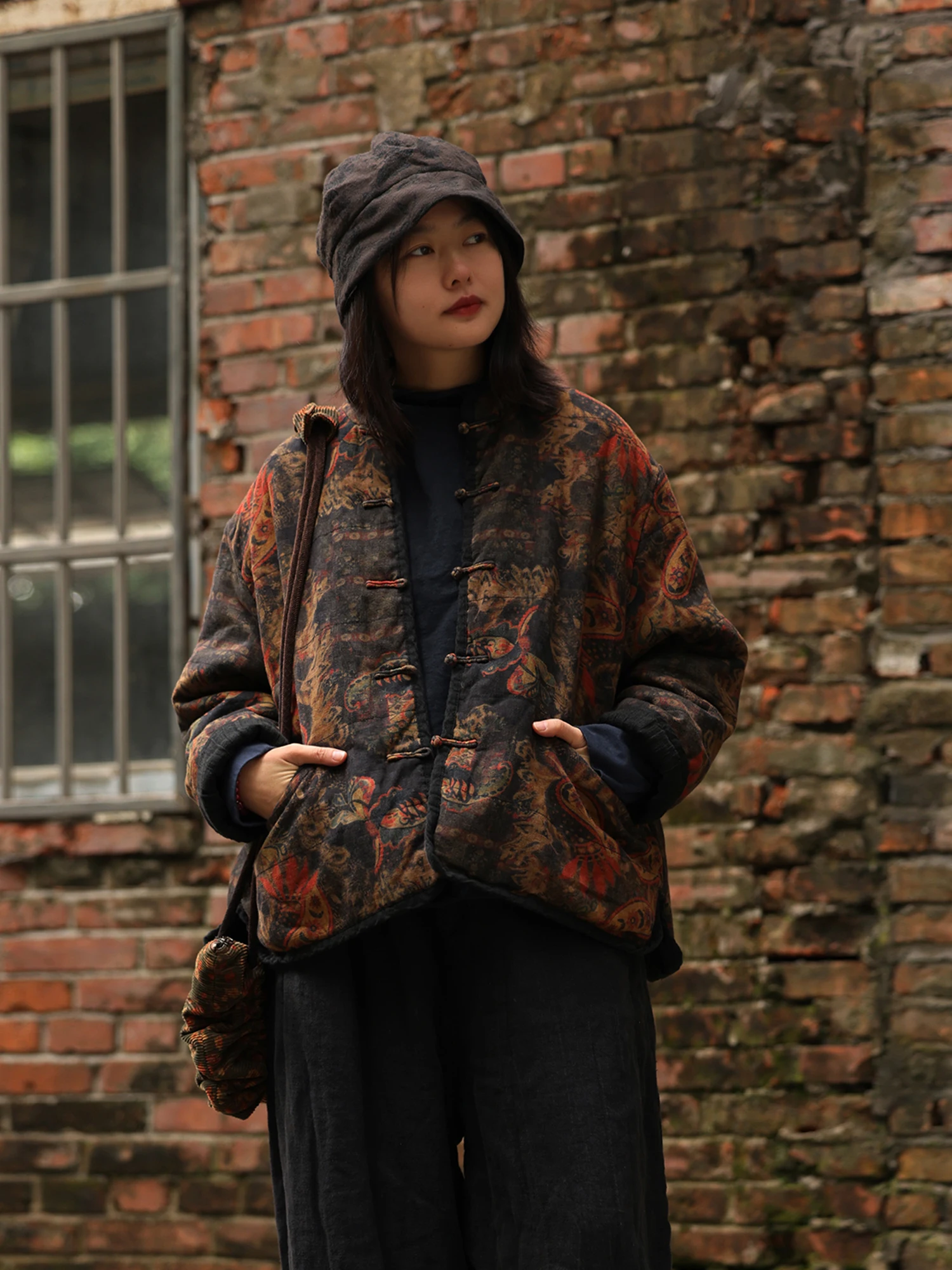 Pure Cotton Retro Button-Up Stand Collar Floral Print Jaet by lu Zoula Comfortable Loose Fit Thiened Long Sve Coat
Pure Cotton Retro Button-Up Stand Collar Floral Print Jaet by lu Zoula Comfortable Loose Fit Thiened Long Sve Coat