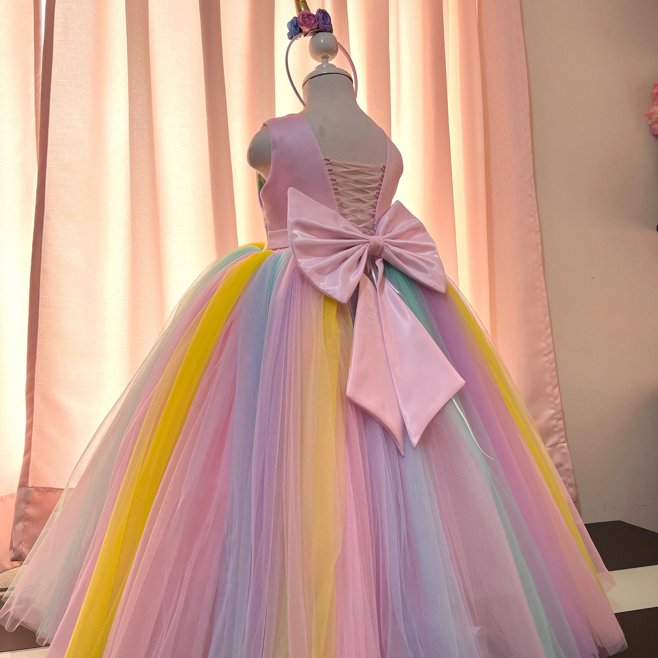 Customized Flower Girl Dress For Wedding Bow Sleeveless High Waist Sleeveless Floor Length Kids Birthday First Communion Gown
Customized Flower Girl Dress For Wedding Bow Sleeveless High Waist Sleeveless Floor Length Kids Birthday First Communion Gown
