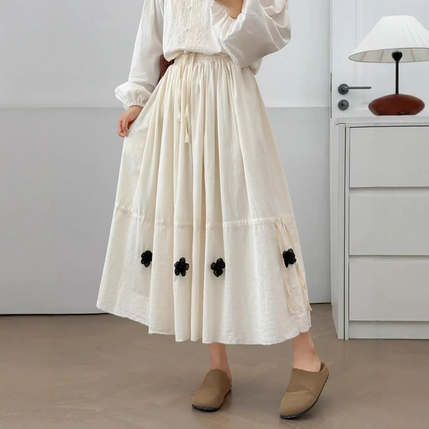 Japanese Sweet Mori Girl Solid Color Flower Appliques Cotton Linen Skirts Women Spring Elastic Waist Casual Loose Midi Skirts
Japanese Sweet Mori Girl Solid Color Flower Appliques Cotton Linen Skirts Women Spring Elastic Waist Casual Loose Midi Skirts