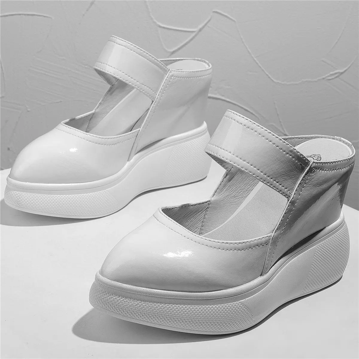 Platform Pumps Shoes Women Genuine Leather Super High Heels Slippers Female Summer Pointed Toe Fashion Sneakers Casual Shoes
Platform Pumps Shoes Women Genuine Leather Super High Heels Slippers Female Summer Pointed Toe Fashion Sneakers Casual Shoes