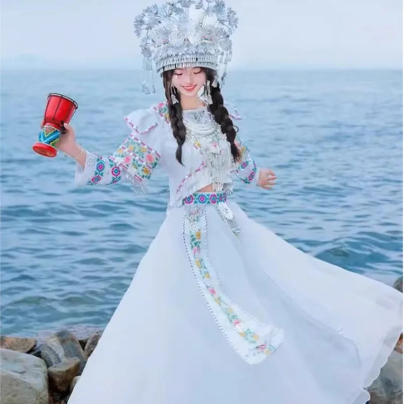 Young girl clothing white small embroidery top long skirt streamer photo trip
Young girl clothing white small embroidery top long skirt streamer photo trip