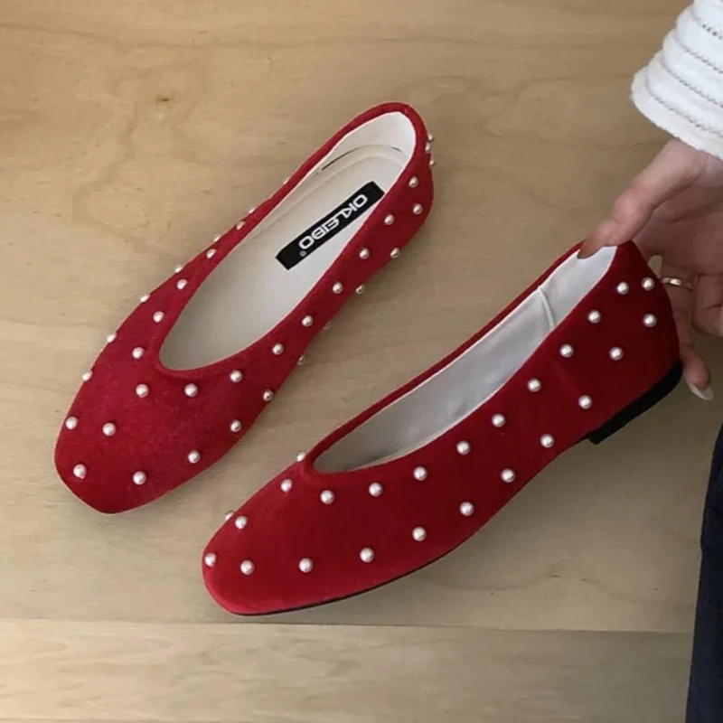 Роскошные шелковые дизайнерские балетки, женские лоферы с белым жемчугом, удобные нескользящие модельные туфли с квадратным носком для женщин
Роскошные шелковые дизайнерские балетки, женские лоферы с белым жемчугом, удобные нескользящие модельные туфли с квадратным носком для женщин