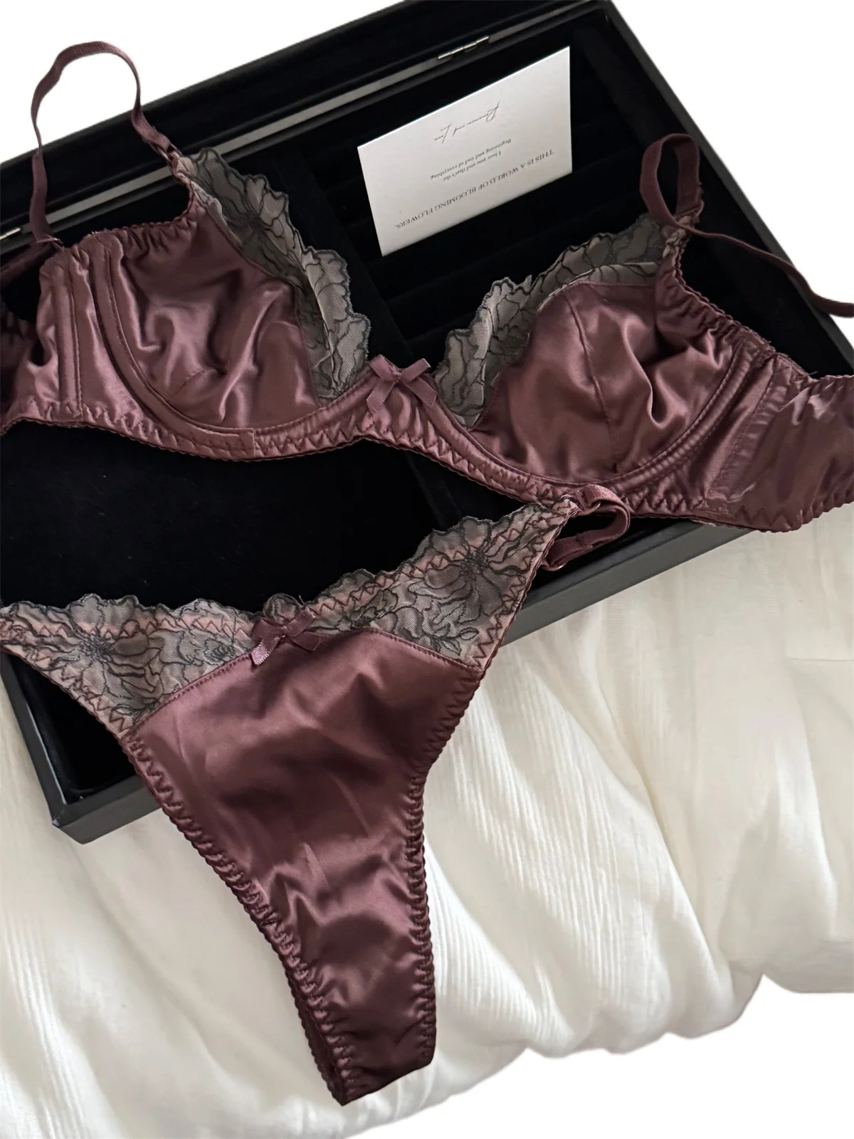 Palace satin underwear large sie women sexy lace embroidery lingerie ladies small fresh underwire large bra set
Palace satin underwear large sie women sexy lace embroidery lingerie ladies small fresh underwire large bra set