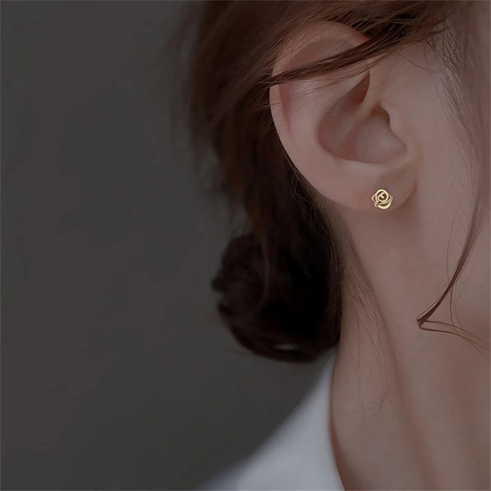 Minimalist Hollow Flower Women's Stainless Steel Earrings Fashion Luxury Rose Metal Piercing Ear Stud Jewelry Accessories Gift
Minimalist Hollow Flower Women's Stainless Steel Earrings Fashion Luxury Rose Metal Piercing Ear Stud Jewelry Accessories Gift