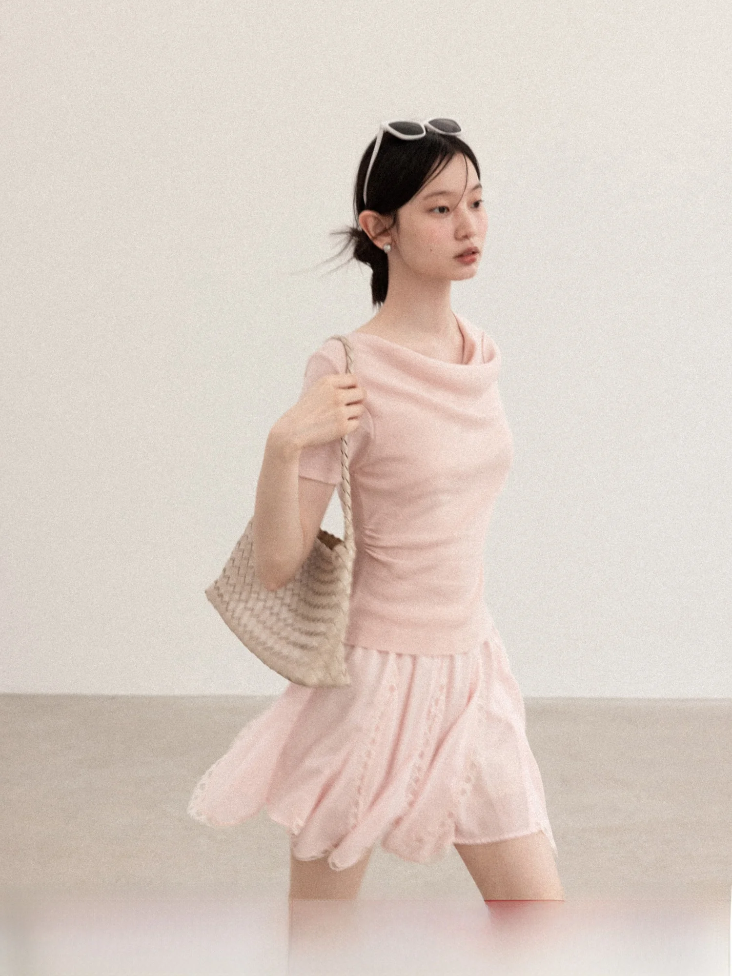 Pink Knitted Short Sleeve One Shoulder Yarn City Story Women's Slim Fit Top Casual Style Soft Polyester Fiber Spring Wear
Pink Knitted Short Sleeve One Shoulder Yarn City Story Women's Slim Fit Top Casual Style Soft Polyester Fiber Spring Wear