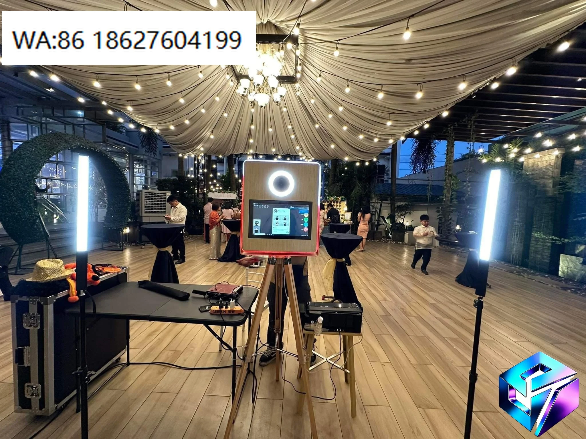 15.6 Inch Touchscreen Self Service Photo Booth Metal Solid Wood Stand For Wedding Party Business Celebration Events
15.6 Inch Touchscreen Self Service Photo Booth Metal Solid Wood Stand For Wedding Party Business Celebration Events