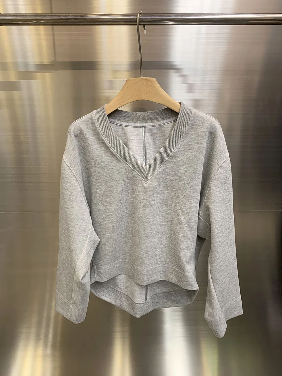 Loose Fit Women's Hoodie Sweatshirt V-Neck Casual Style Korean Sweet Spicy Grey Color Commute Wind Long Sleeve T-Shirt
Loose Fit Women's Hoodie Sweatshirt V-Neck Casual Style Korean Sweet Spicy Grey Color Commute Wind Long Sleeve T-Shirt