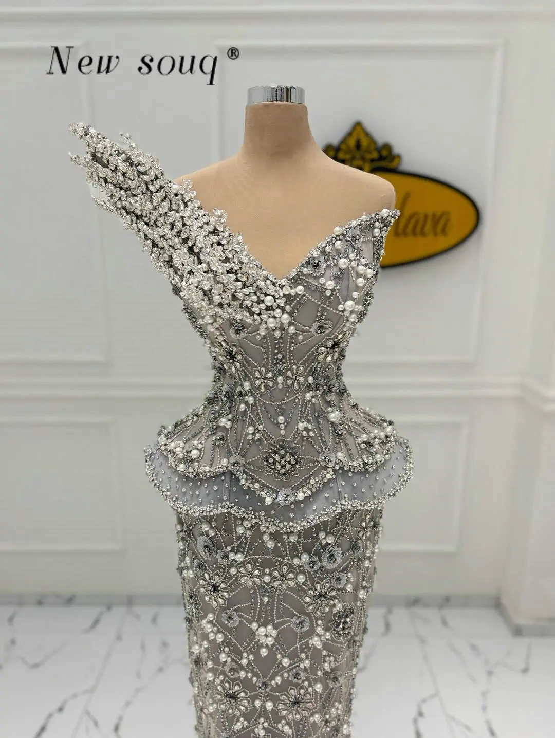 Customized Silver Sleeveless Long Straight Evening Dresses 2026 Crystals Pearls Beaded Formal Wedding Prom Night Gowns
Customized Silver Sleeveless Long Straight Evening Dresses 2026 Crystals Pearls Beaded Formal Wedding Prom Night Gowns