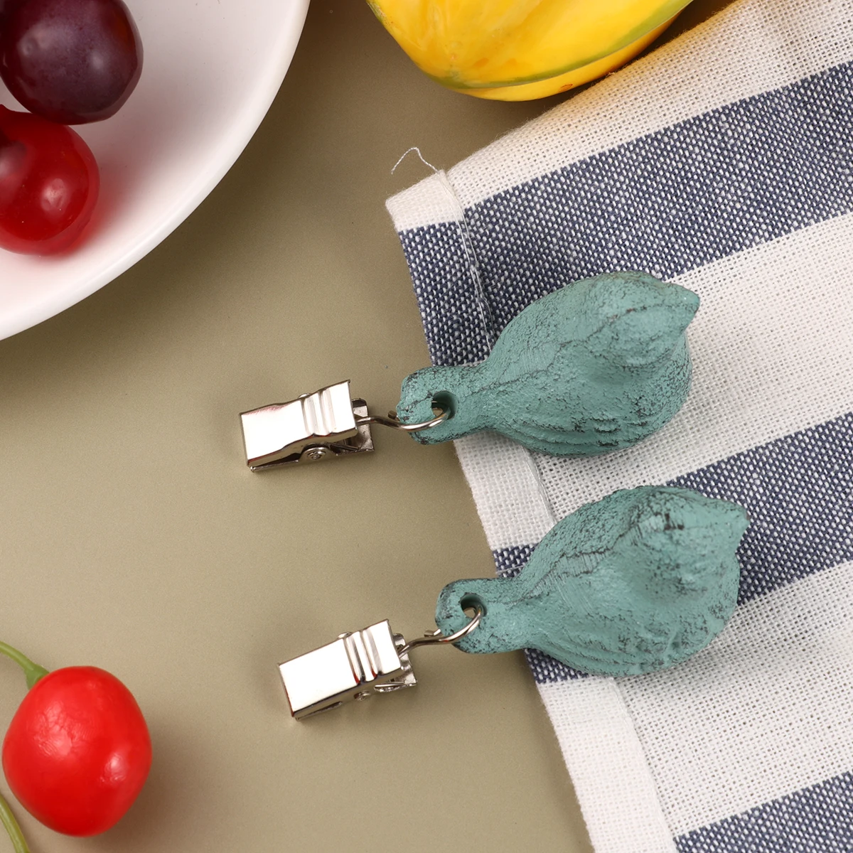 4PCS Iron Tablecloth Holders Windproof Clips for Picnic Camping Weddings Parties Buffets Home Restaurants
4PCS Iron Tablecloth Holders Windproof Clips for Picnic Camping Weddings Parties Buffets Home Restaurants