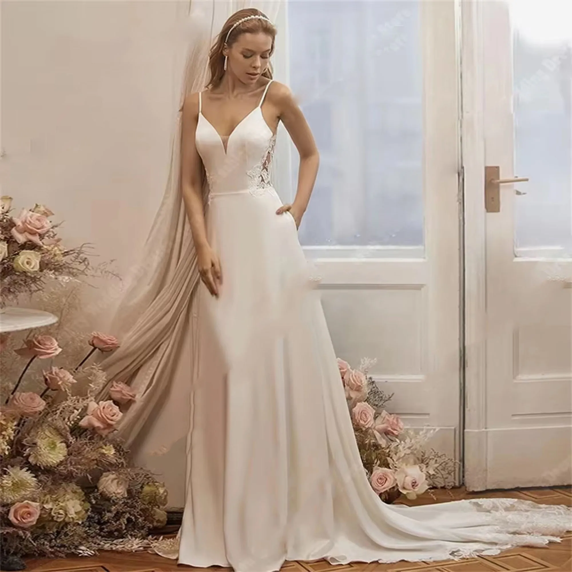 JEHETH Thin Shoulder Strap Wedding Dresses For Women Sexy Deep-V A-Line Sleeveless Robes Princess Vestidos De Novias Customized
JEHETH Thin Shoulder Strap Wedding Dresses For Women Sexy Deep-V A-Line Sleeveless Robes Princess Vestidos De Novias Customized