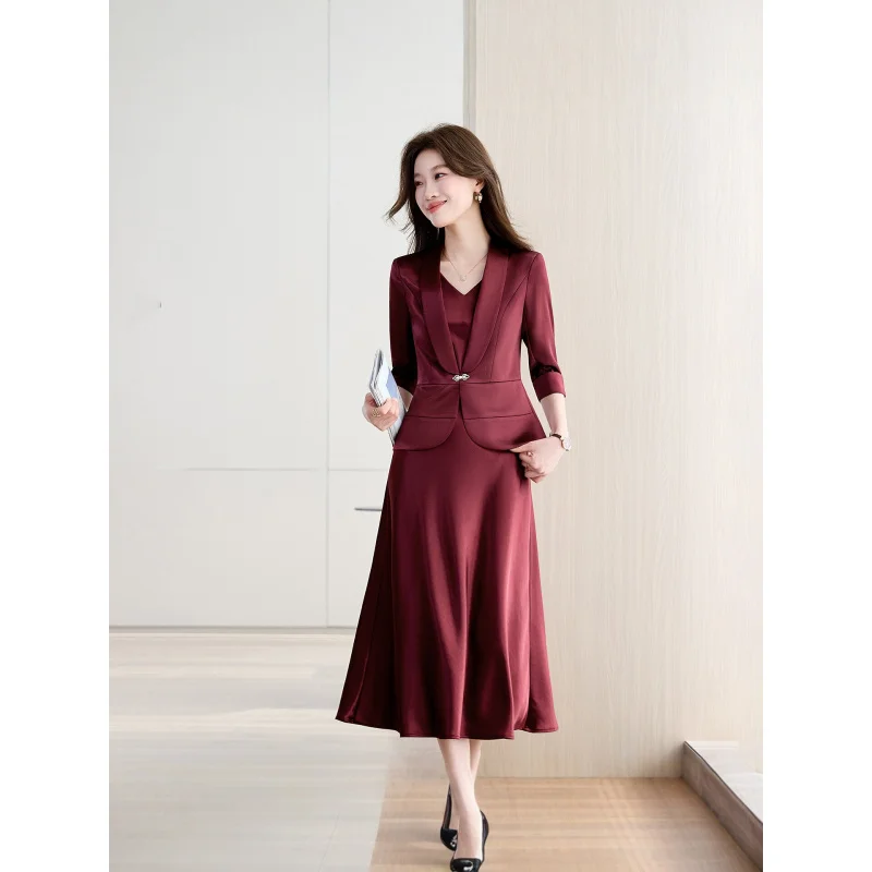 Elegant women's blazer jacket for spring and autumn, new commuter style, waist-cinching suit dress two-piece set
Elegant women's blazer jacket for spring and autumn, new commuter style, waist-cinching suit dress two-piece set